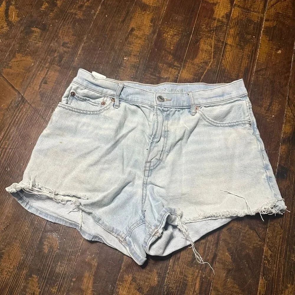 American Eagle distressed relaxed size 8 denim shorts